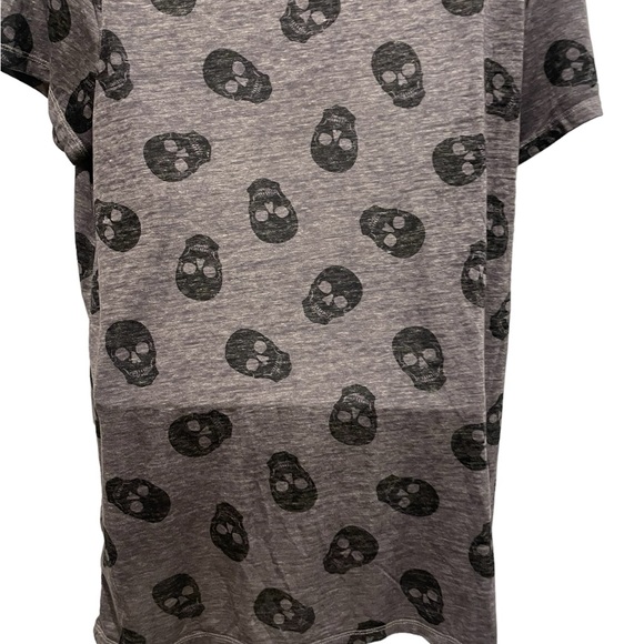TORRID Womens Super Soft Grey Skull Top Tshirt Size 00/Medium - Picture 9 of 12